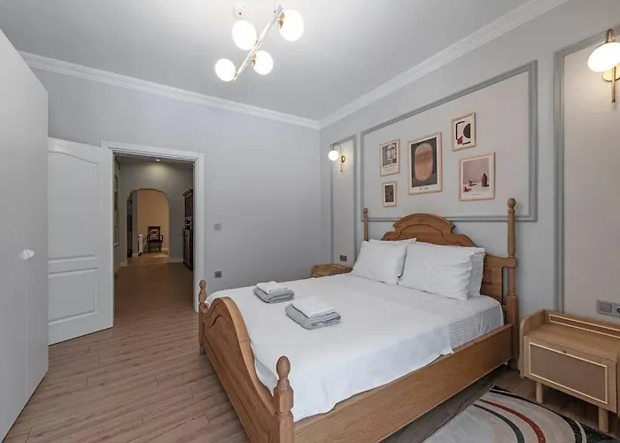 Classic Beauty Stylish And Modernized In Top Area
