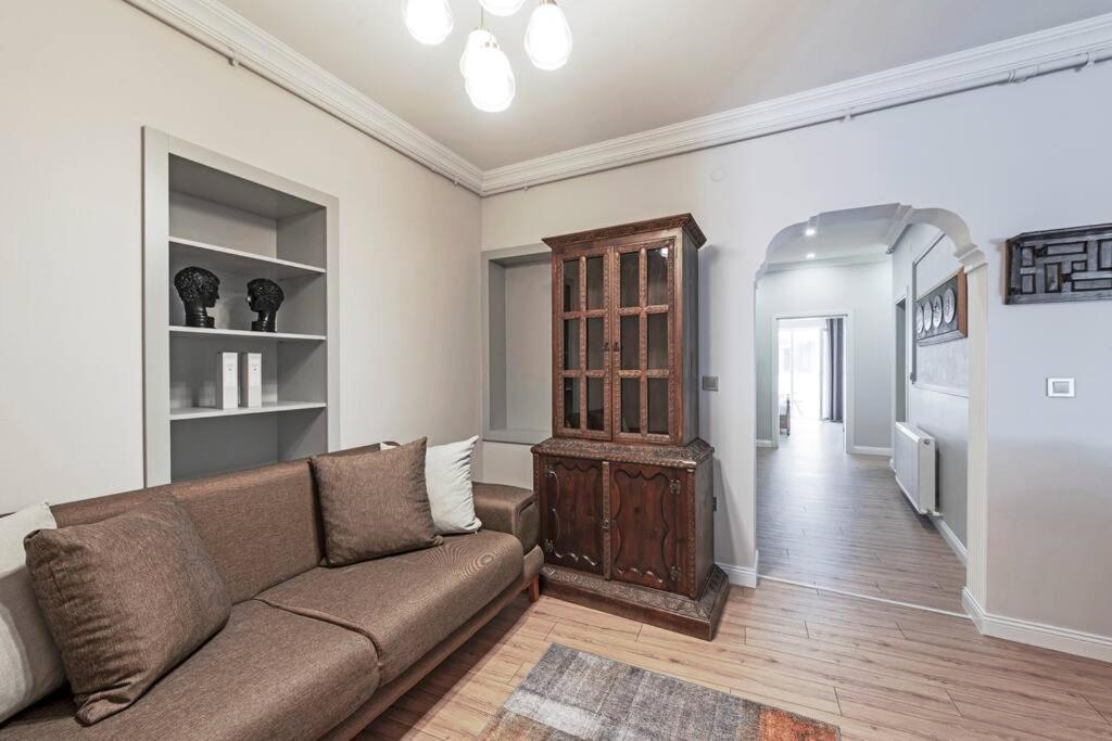 Classic Beauty Stylish And Modernized In Area Daire İstanbul