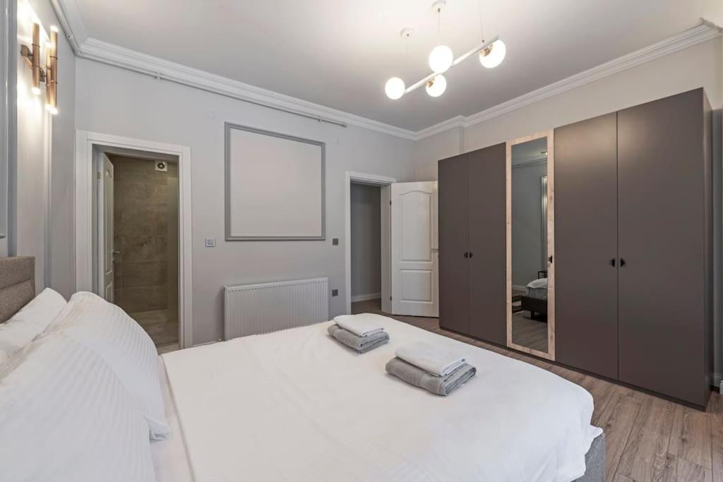 Classic Beauty Stylish And Modernized In Area Daire *