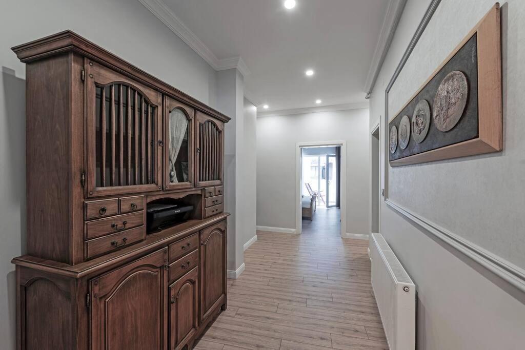 Classic Beauty Stylish And Modernized In Area Daire