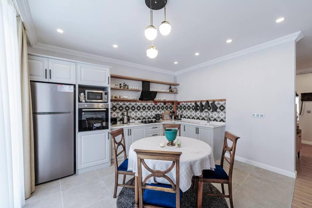 Classic Beauty Stylish And Modernized In Area Daire İstanbul