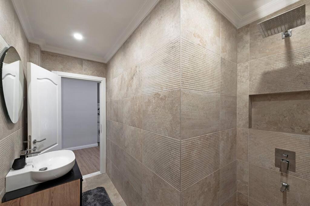Classic Beauty Stylish And Modernized In Area Apartment